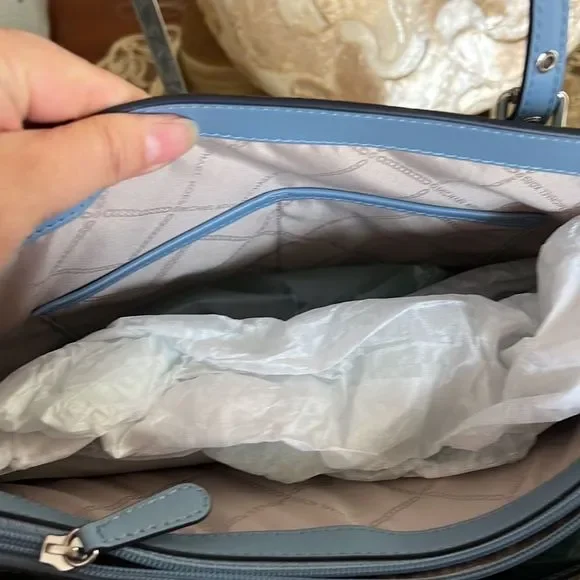 Michael Kors signature logo tote bag - Picture 8 of 12